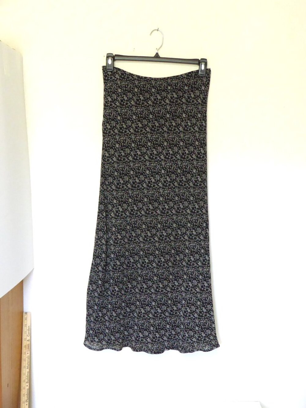 Lapis Los Angeles black and gray mini floral leaf branch bias cut maxi skirt L